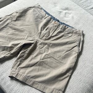 Banana republic men’s shorts, 38